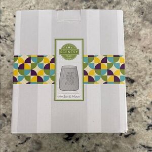 Scentsy “My Sun & Moon Warmer”